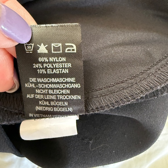 Rachel Zoe Black High-Rise Tailored Scuba Shorts - Size 6 - Picture 5 of 6